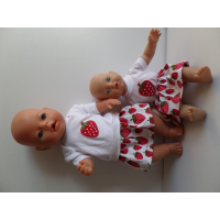 Shirt met rokje , aardbei past alleen de 32 cm pop