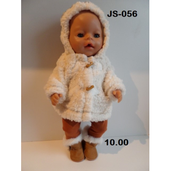 Jas van ecru bont met capuchon en houje touwtje sluiting