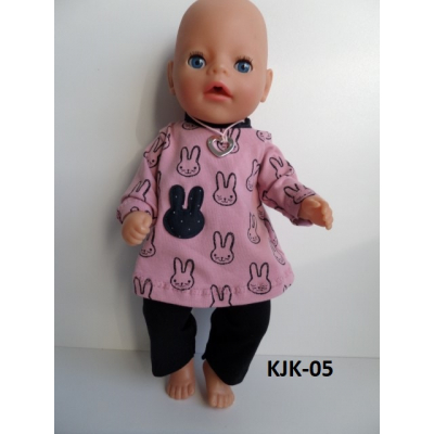 Oudrose jurk met nijntjes en zwarte legging Oudrose jurk met nijntjes en zwarte legging